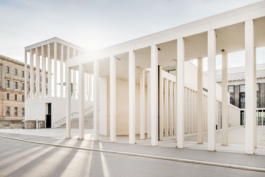 Museumsgebäude im Gegenlicht in Berlin 