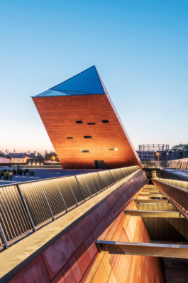 Museumsgebäude in Danzig in der Blauen Stunde 